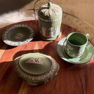 Wedgwood set of 4